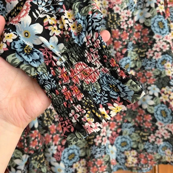 LOFT floral smocked top - Picture 2 of 6